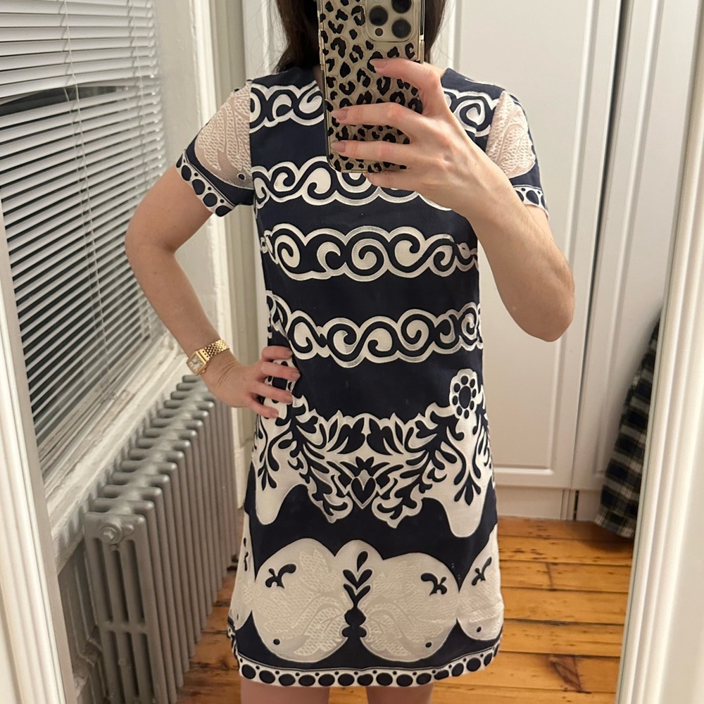 J. Crew white and navy shift patterned dress with lace detailing - size 0